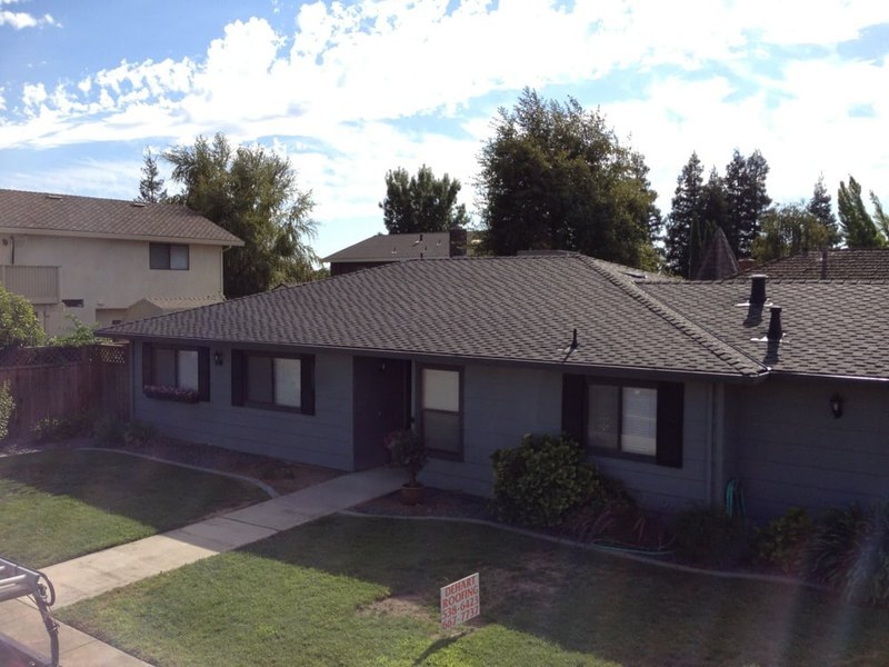 DeHart Roofing yard sign in front of a completed Central Valley project home